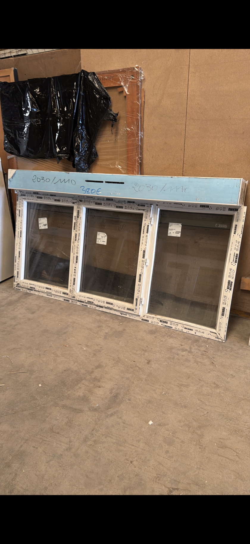 Fenêtre PVC Rehau 3 vantaux avec coffre volet roulant — 2030 x 1110 mm