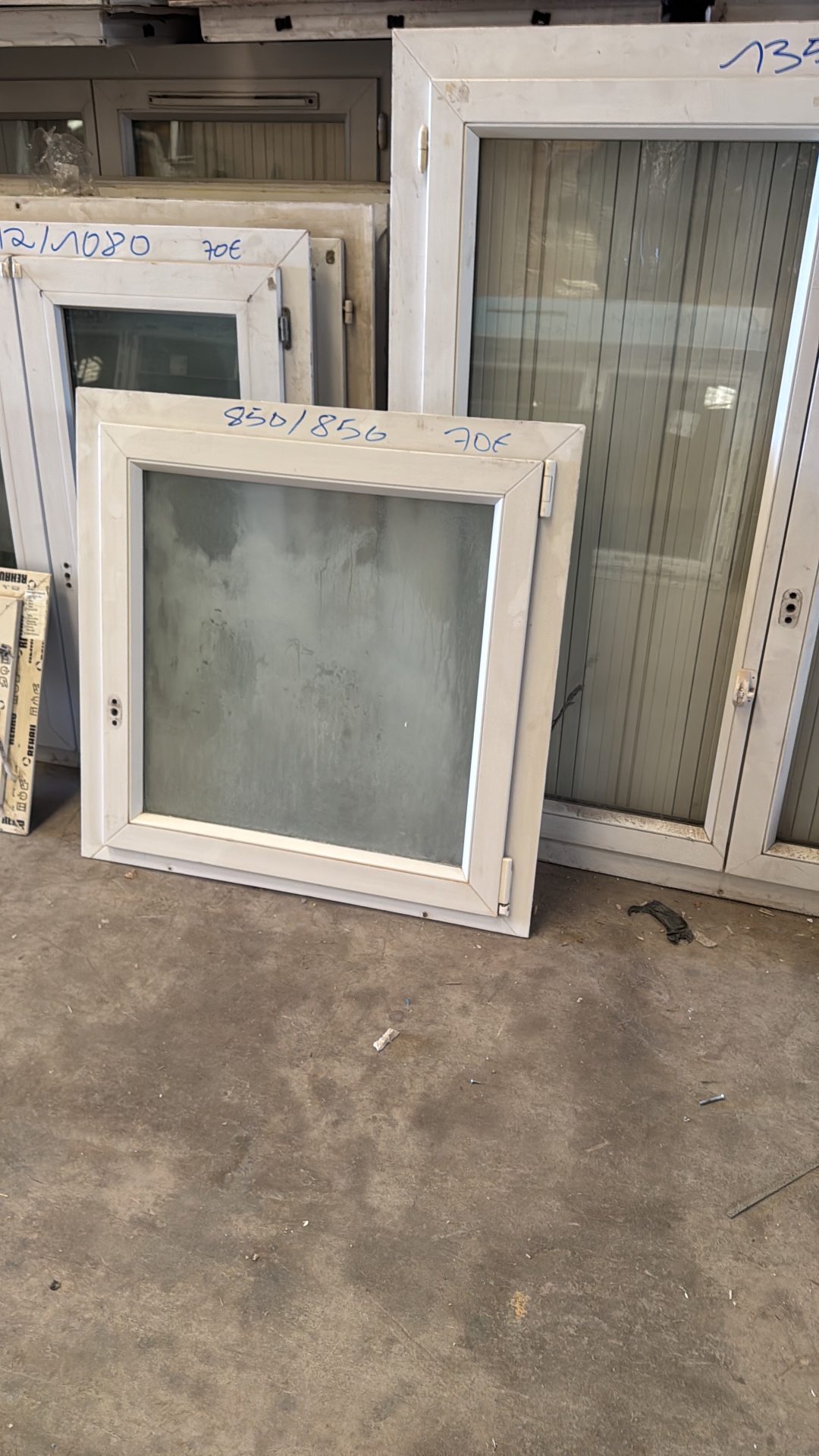 Fenêtre PVC 1 vantail vitrage dépoli — 850 x 850 mm