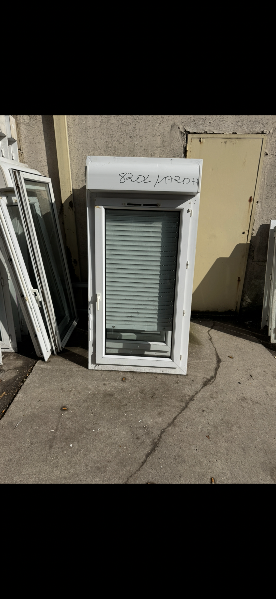 Fenêtre PVC 1 vantail avec volet roulant — 820 x 1720 mm