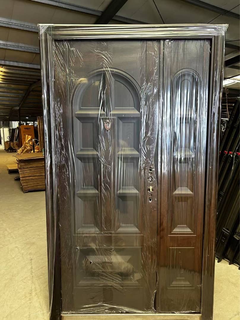 Porte d’entrée — Modèle 05 disponible uniquement à Thiès, Sénégal